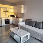 Апартаменти Aloha Garden Paradise View *